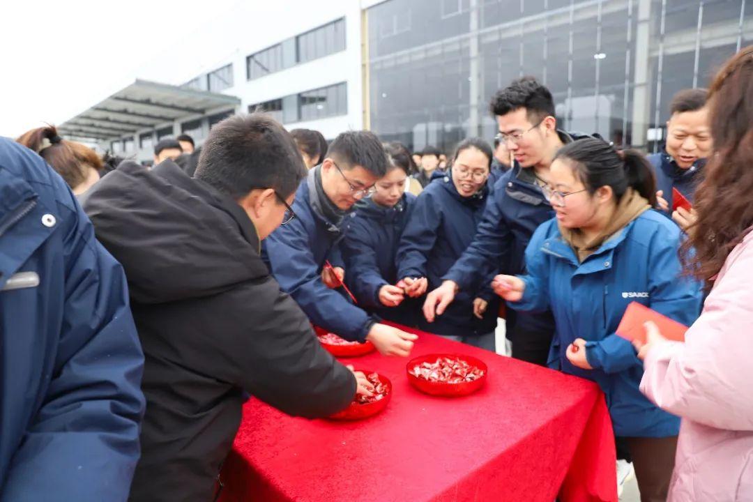 嵊州市副市長郭偉鋒先生為板川送上新春祝福！板川智慧廚房數字化工業園喜迎2024年開門紅！